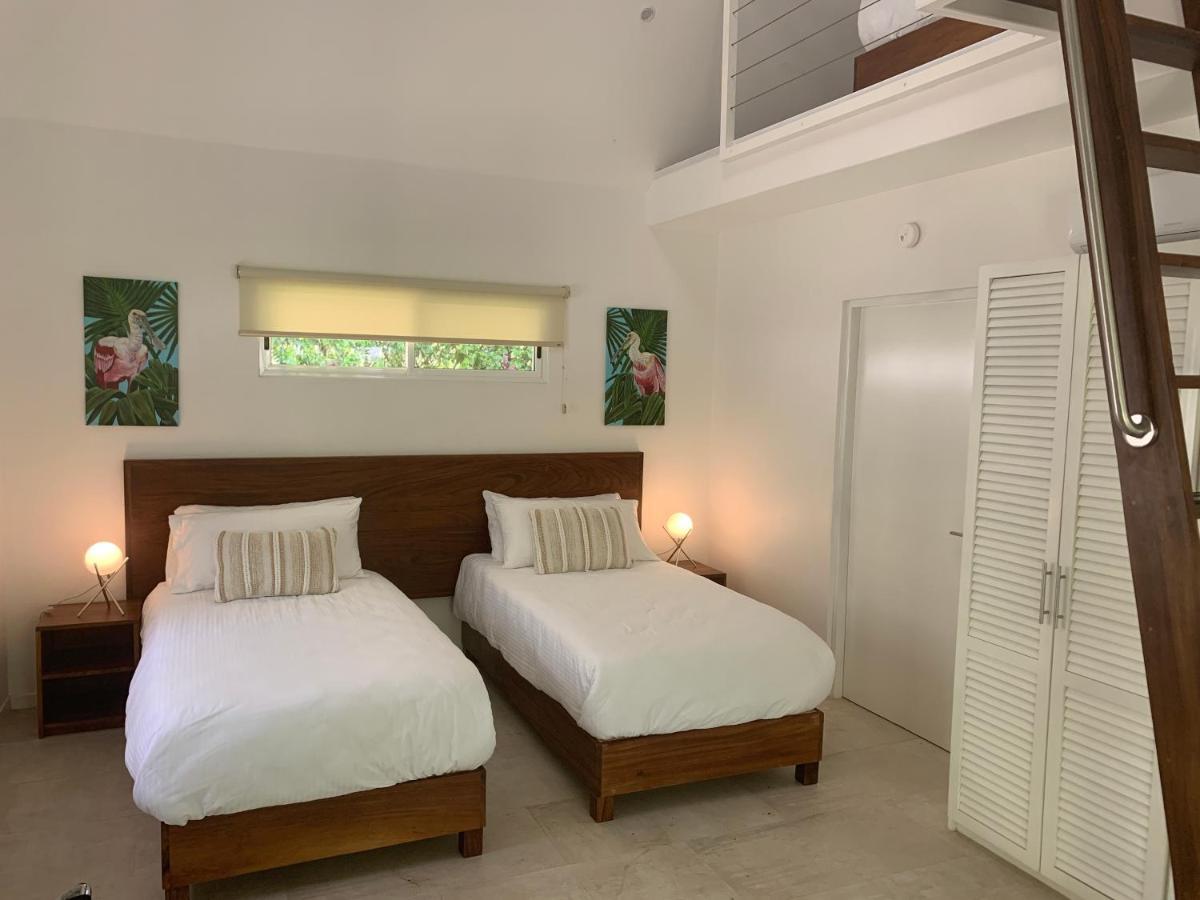 Aves Hotel Montezuma Exterior photo